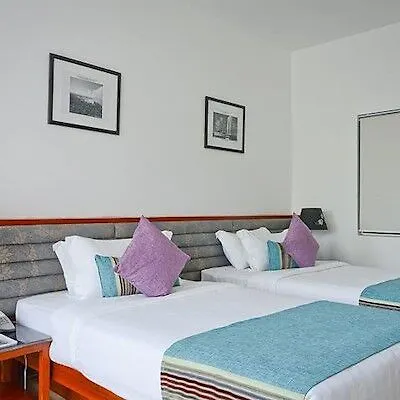 Independence Hotel By Dara contacts